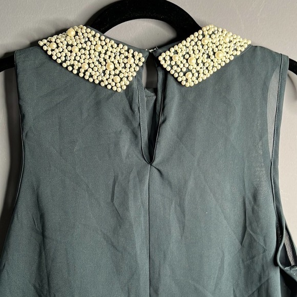 𝅺DIZZY Lizzy Gray Sleeveless Sheer Blouse Pearl Embellished Collar Size Medium - Picture 6 of 9